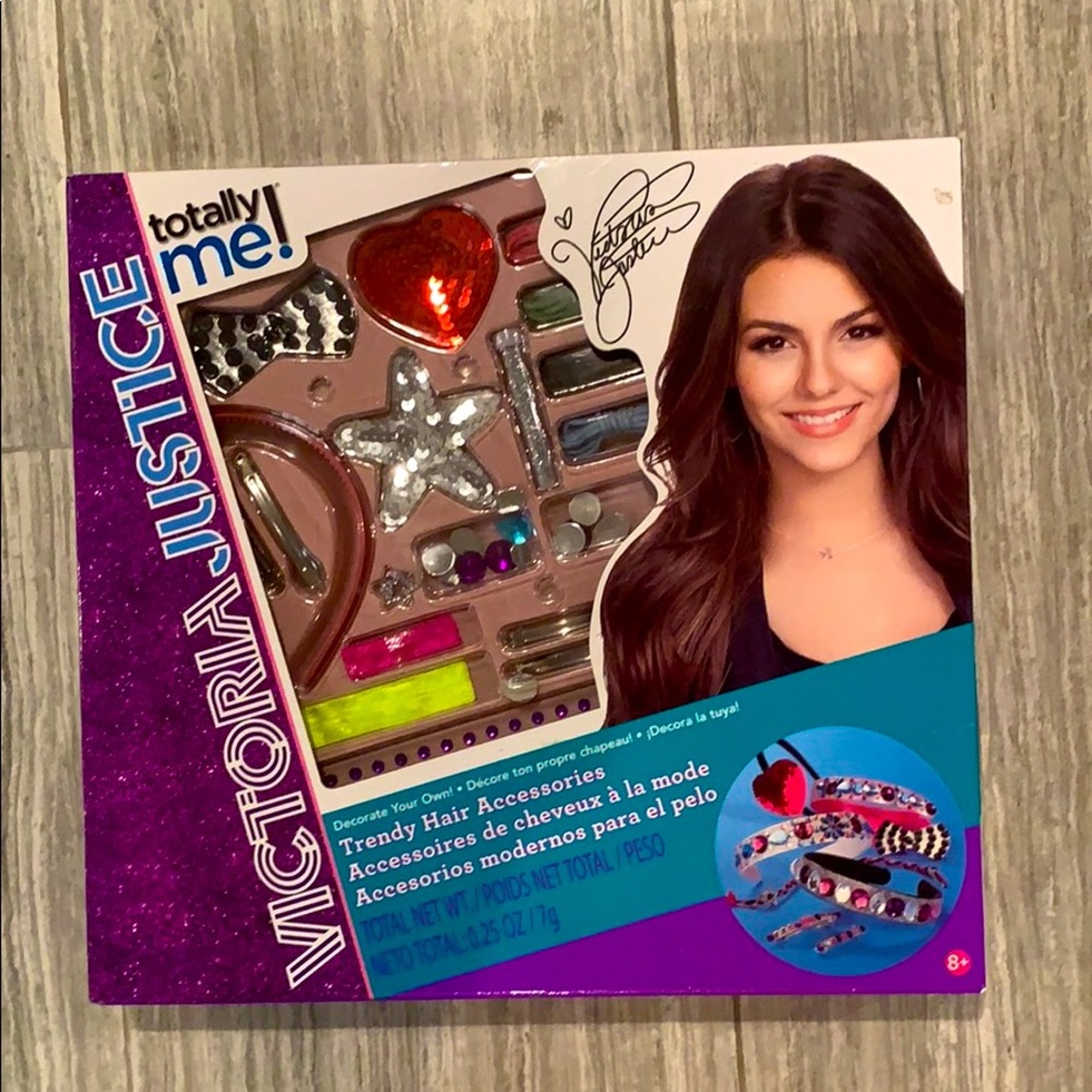 Victoria justice trendy hair accessories